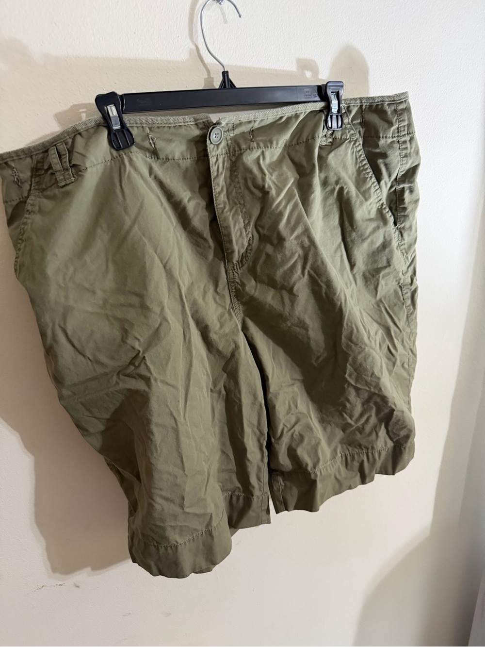 St. John's Bay Women’s Size 2x Bermuda Olive Green Flat-Front Shorts